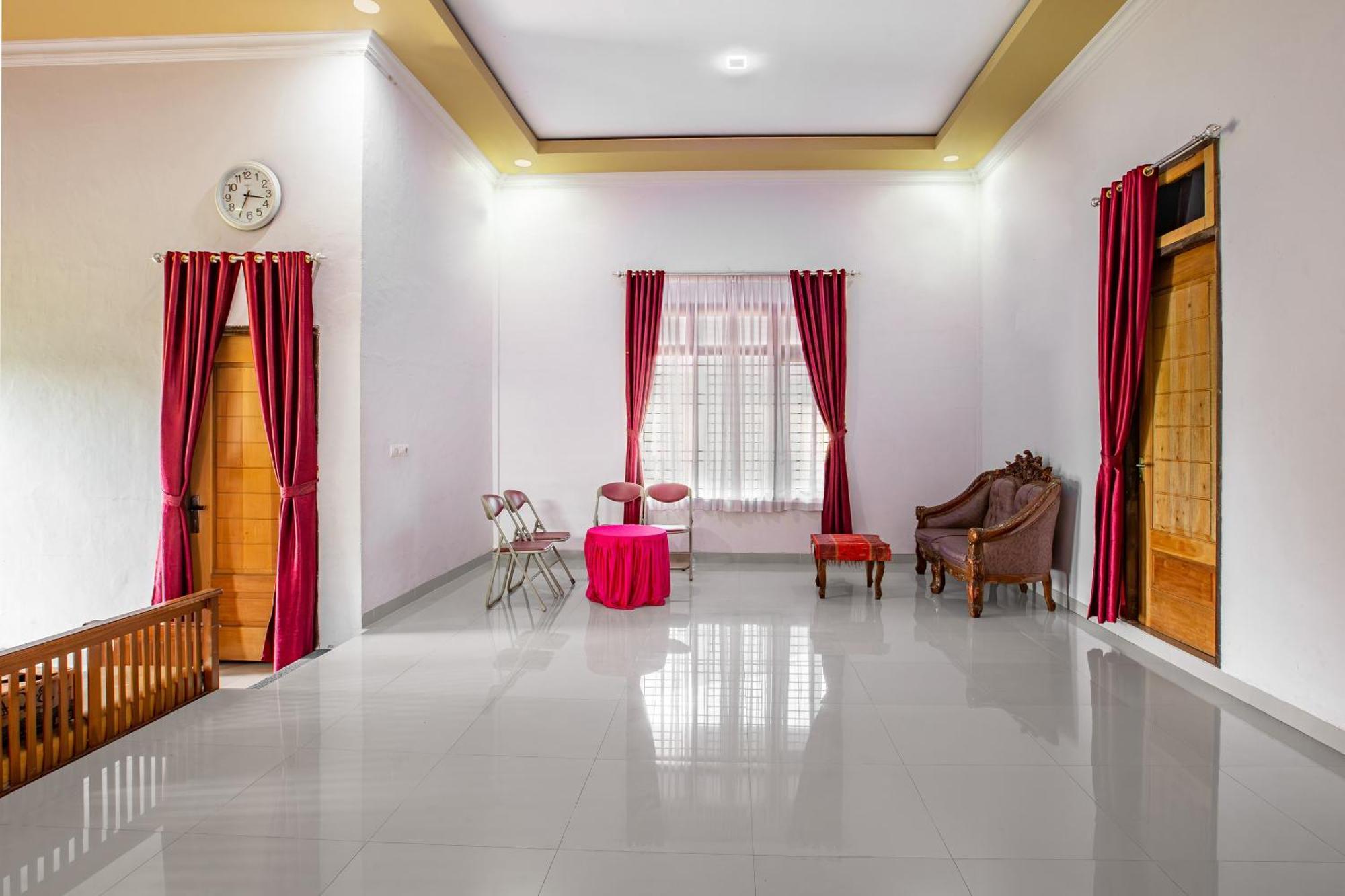 Oyo 92587 Homestay Romauli Kampung Radja Jambi Eksteriør bilde