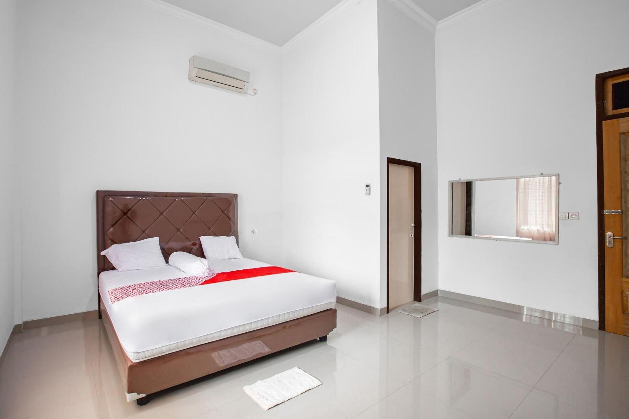 Oyo 92587 Homestay Romauli Kampung Radja Jambi Eksteriør bilde